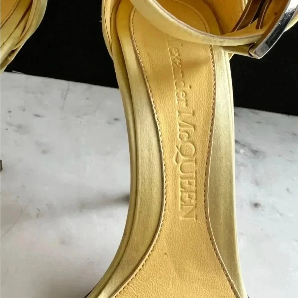 Alexander McQueen Satin heels - Picture 4 of 5